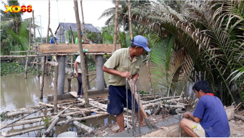 Xo88 cùng người dân miền Tây xây đập nước